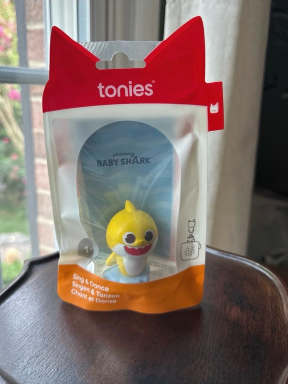 Tonies Baby Shark Sing & Dance Figure - Tonies Yellow Baby Shark